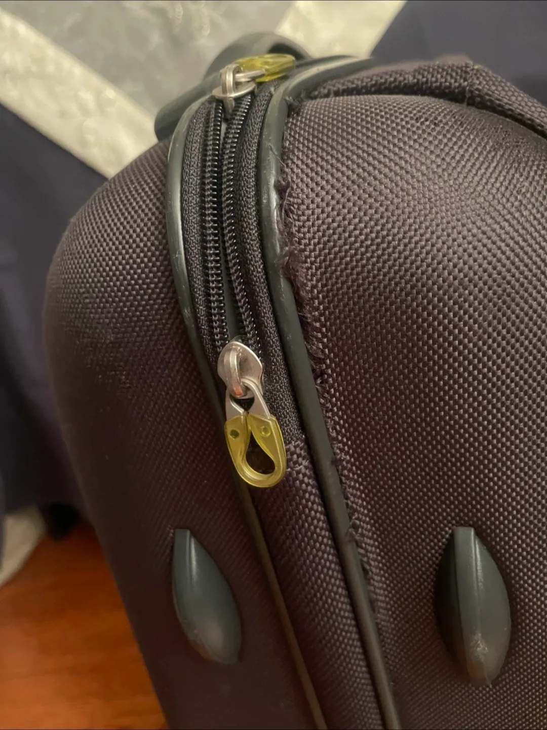 Samsonite Carry-On Suitcase image indicator(4)