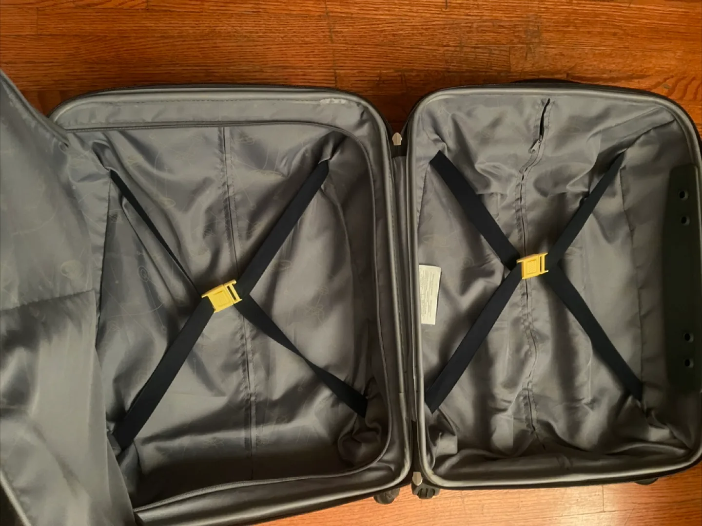 Samsonite Carry-On Suitcase image indicator(7)