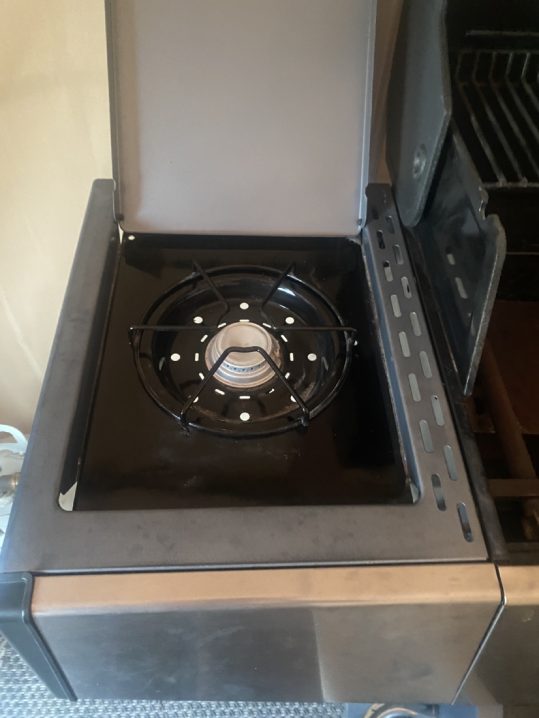 Broil Mate 4 Burner Propane BBQ - photo 3