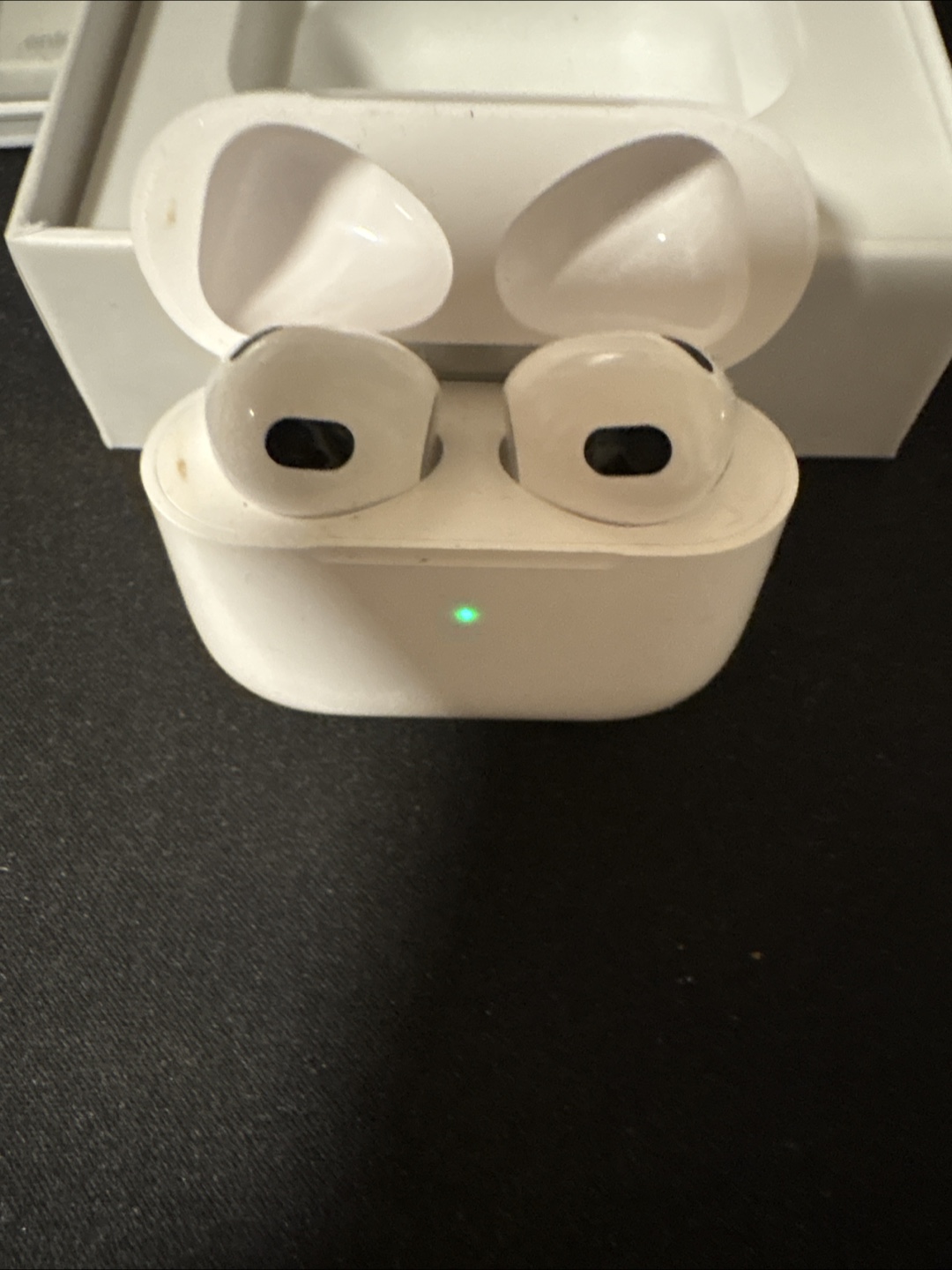 Apple AirPods with MagSafe Charging Case - photo 2
