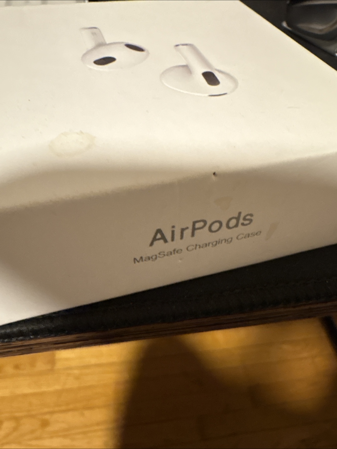 Apple AirPods with MagSafe Charging Case - photo 3