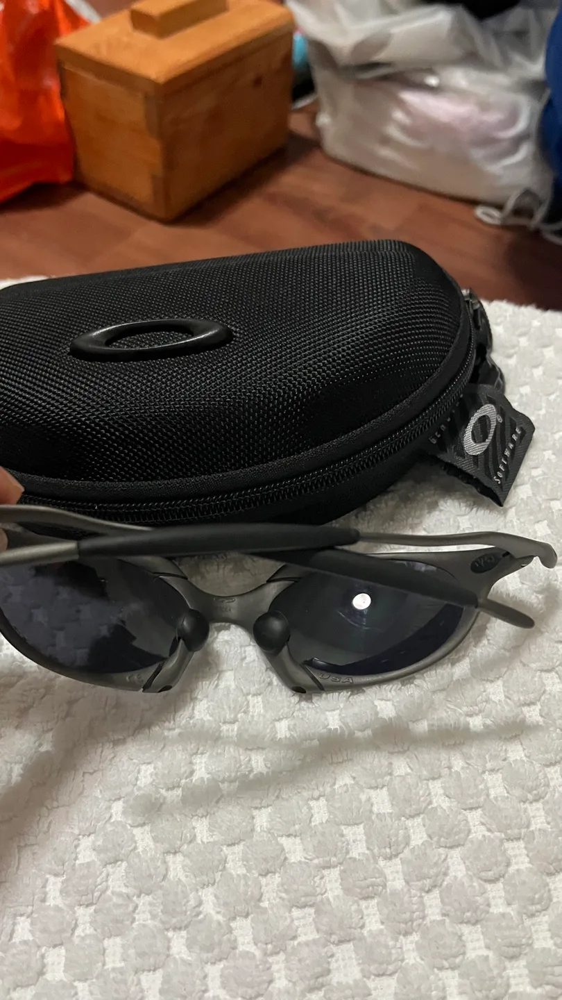 X metal Oakley ROMEO 1 generation sunglasses with Case image indicator(5)