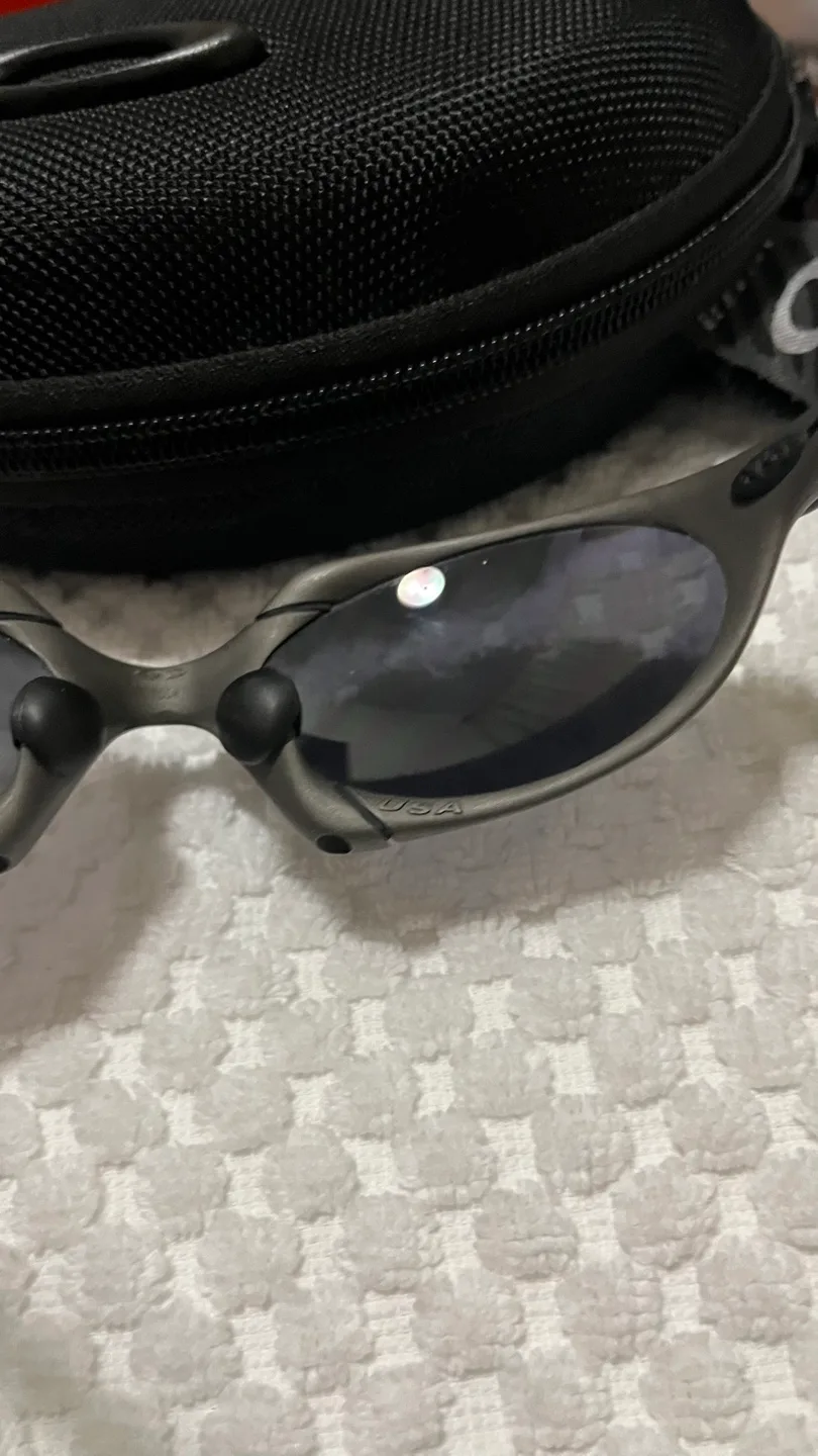 X metal Oakley ROMEO 1 generation sunglasses with Case image indicator(3)