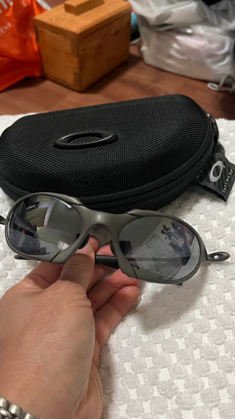 X metal Oakley ROMEO 1 generation sunglasses with Case image indicator(6)