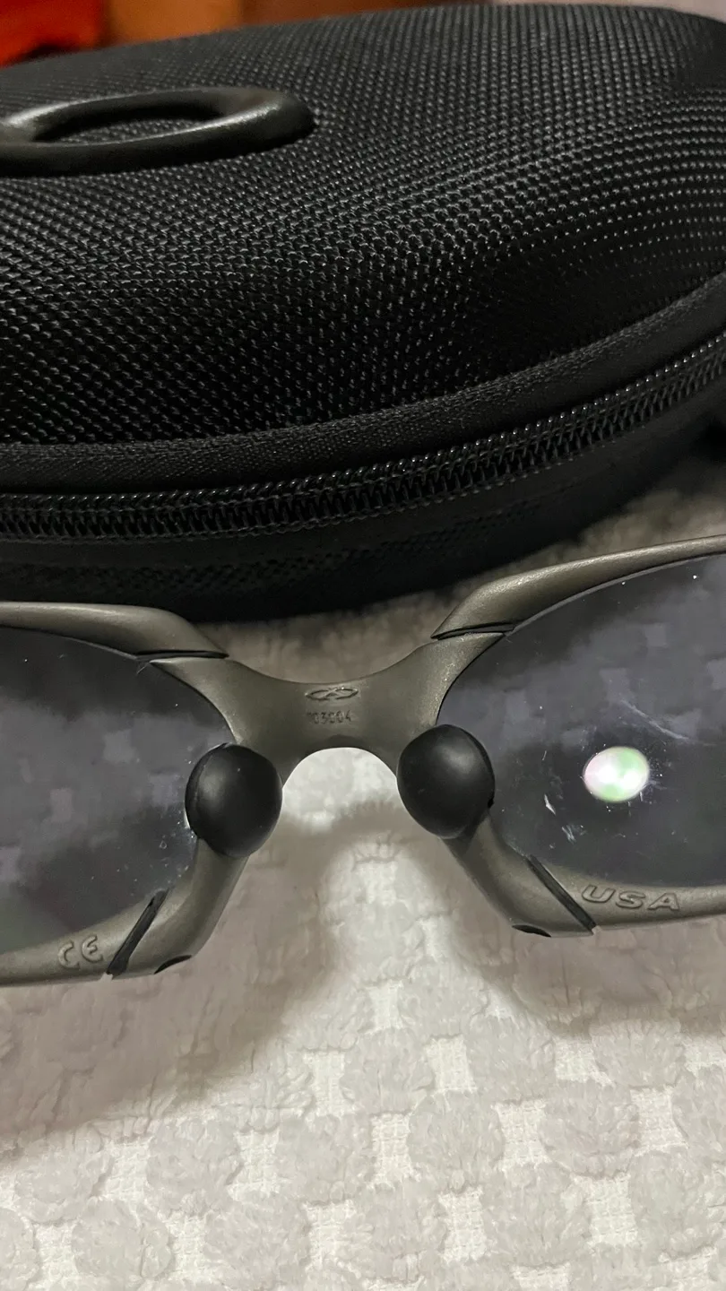 X metal Oakley ROMEO 1 generation sunglasses with Case image indicator(4)