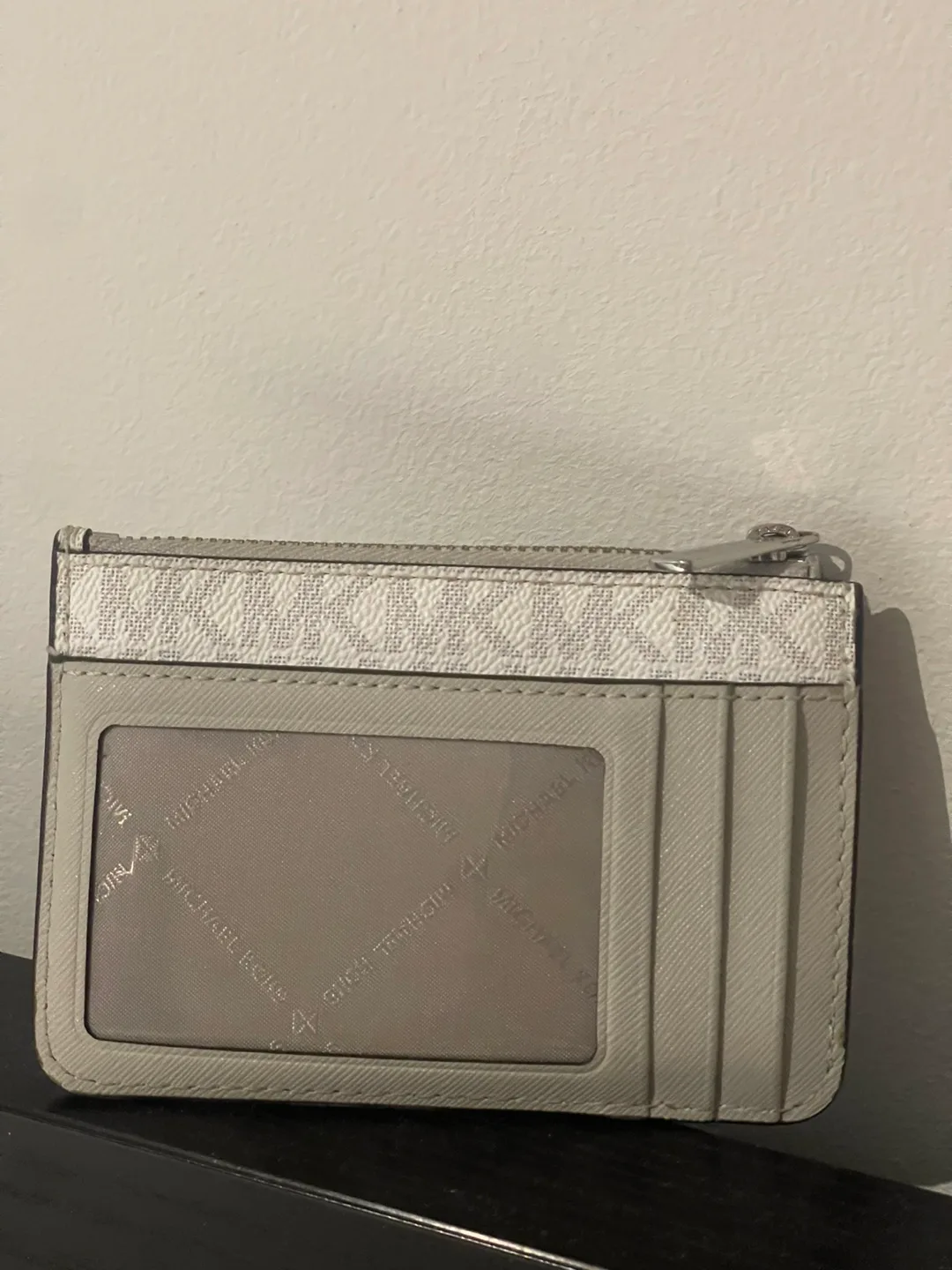 Michael Kors Card Holder Wallet image indicator(2)
