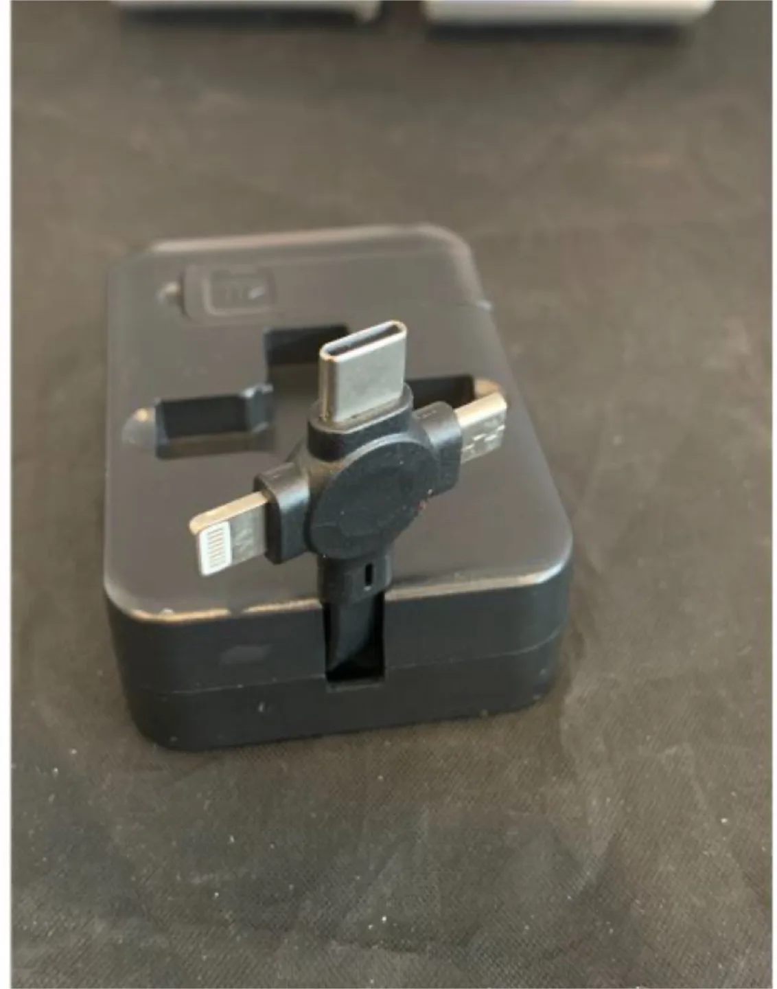 Portable 3-in-1 Charging Cable Organiser image indicator(2)