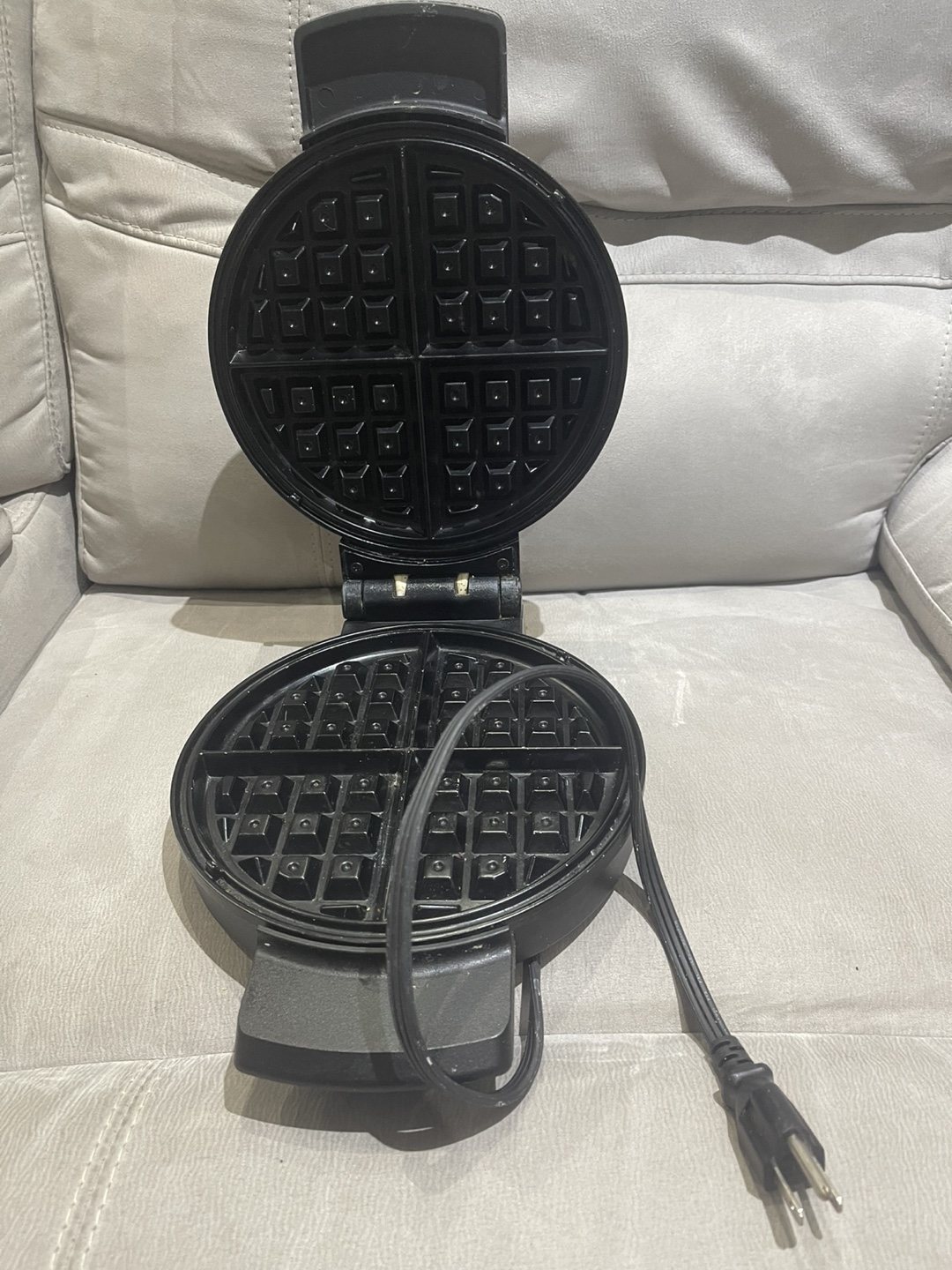 Black + Decker Round Waffle Maker