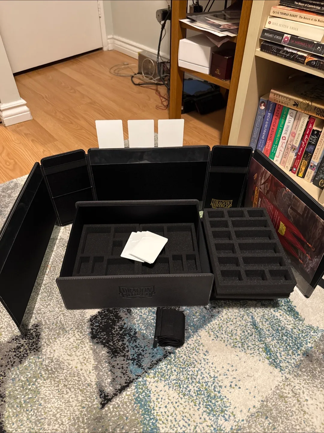 Dragon Shield Game Master Companion Box image indicator(3)