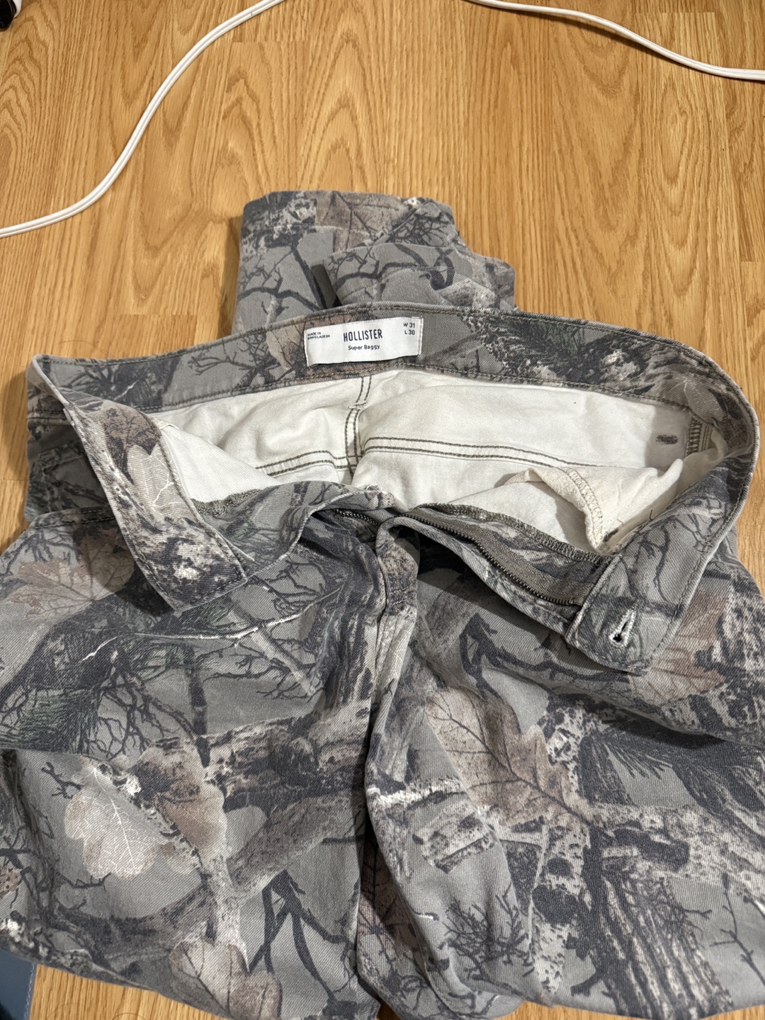 Hollister Super Baggy Jeans - Size W31 L30 - Camo Print
