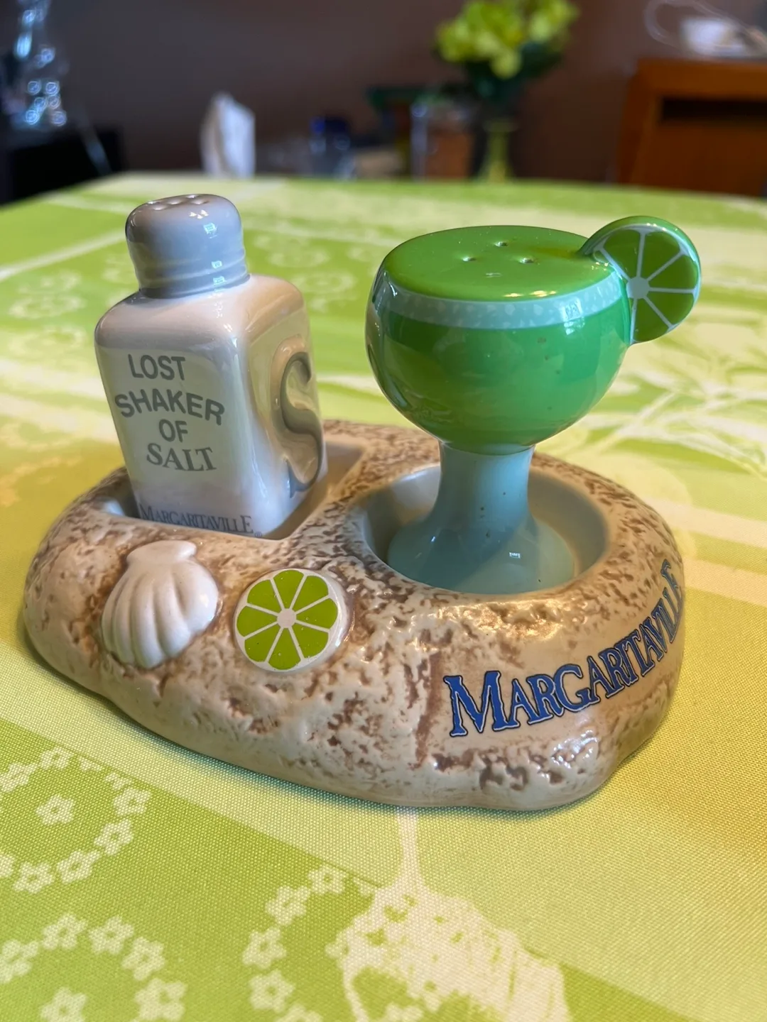 Jimmy Buffett's Margaritaville Salt and Pepper Shakers thumbnail