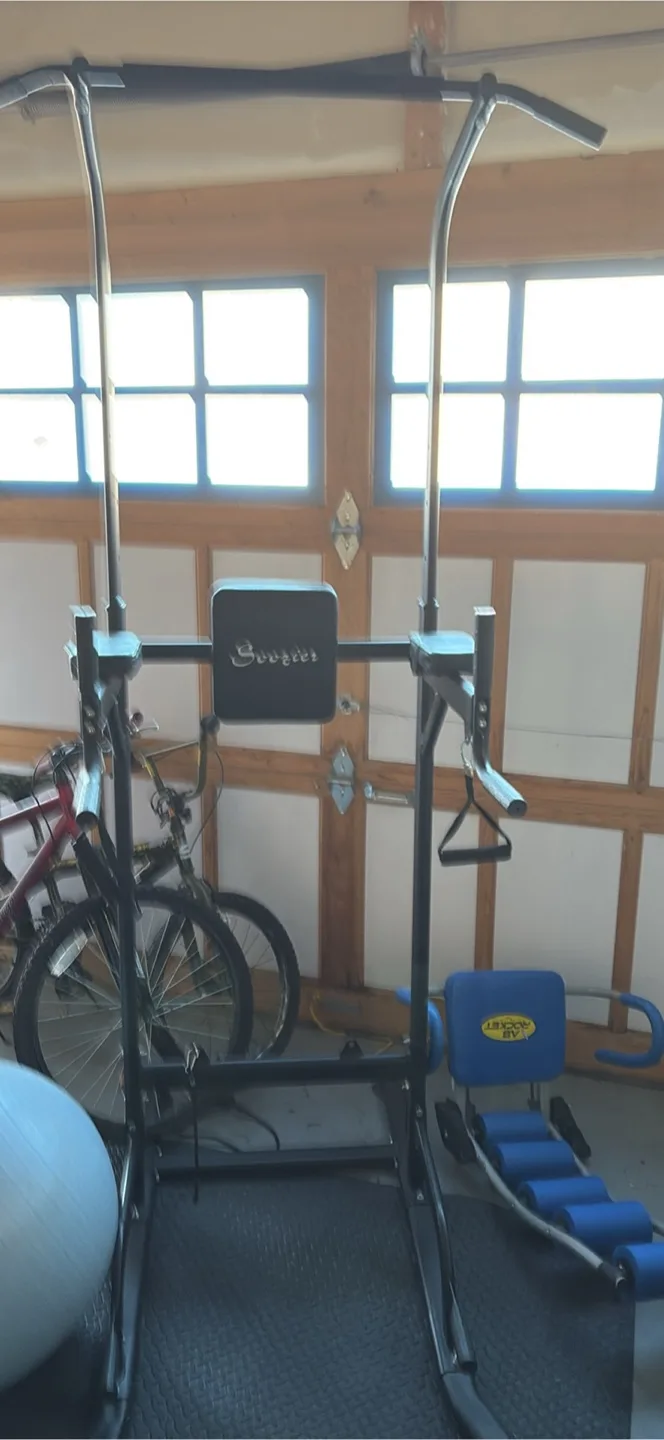 Bodyweight Dip Station and Pull-up Bar thumbnail