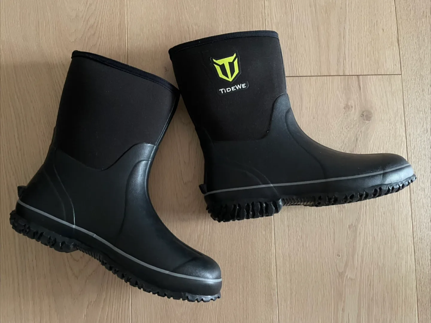 TIDEWE Waterproof Rubber Boots for Men. Black. New! Size 9 image indicator(2)