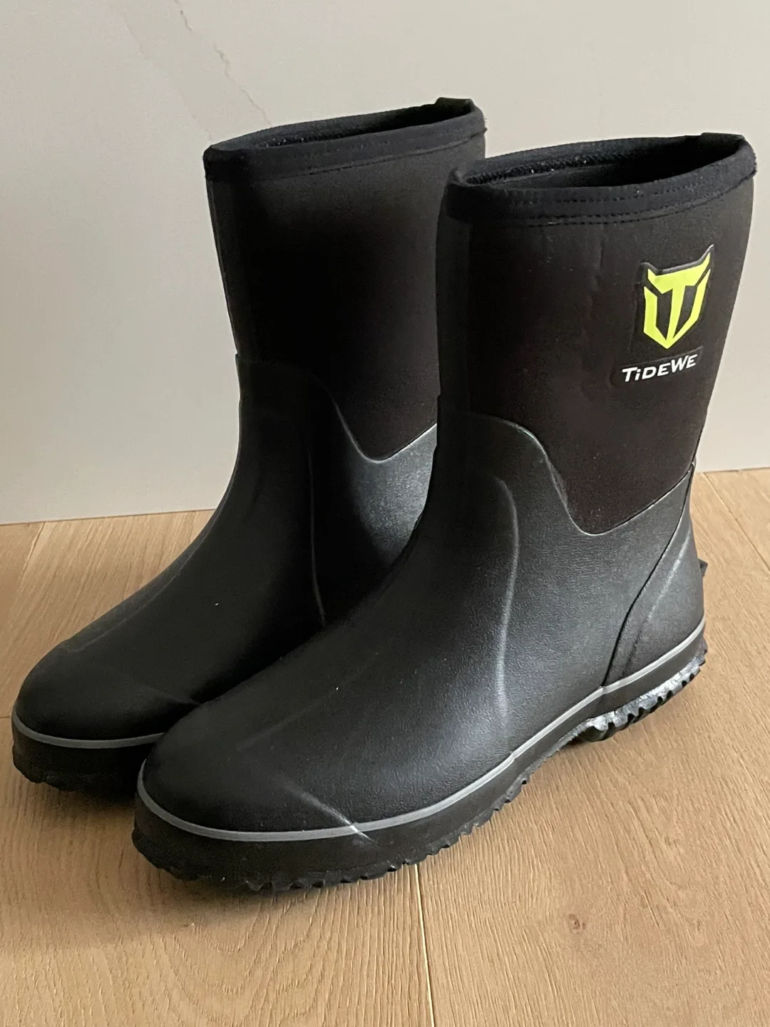 TIDEWE Waterproof Rubber Boots for Men. Black. New! Size 9 image indicator(3)