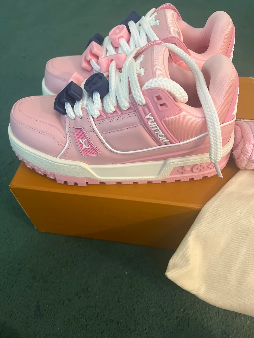 Louis Vuitton Pink Leather Sneakers image indicator(2)