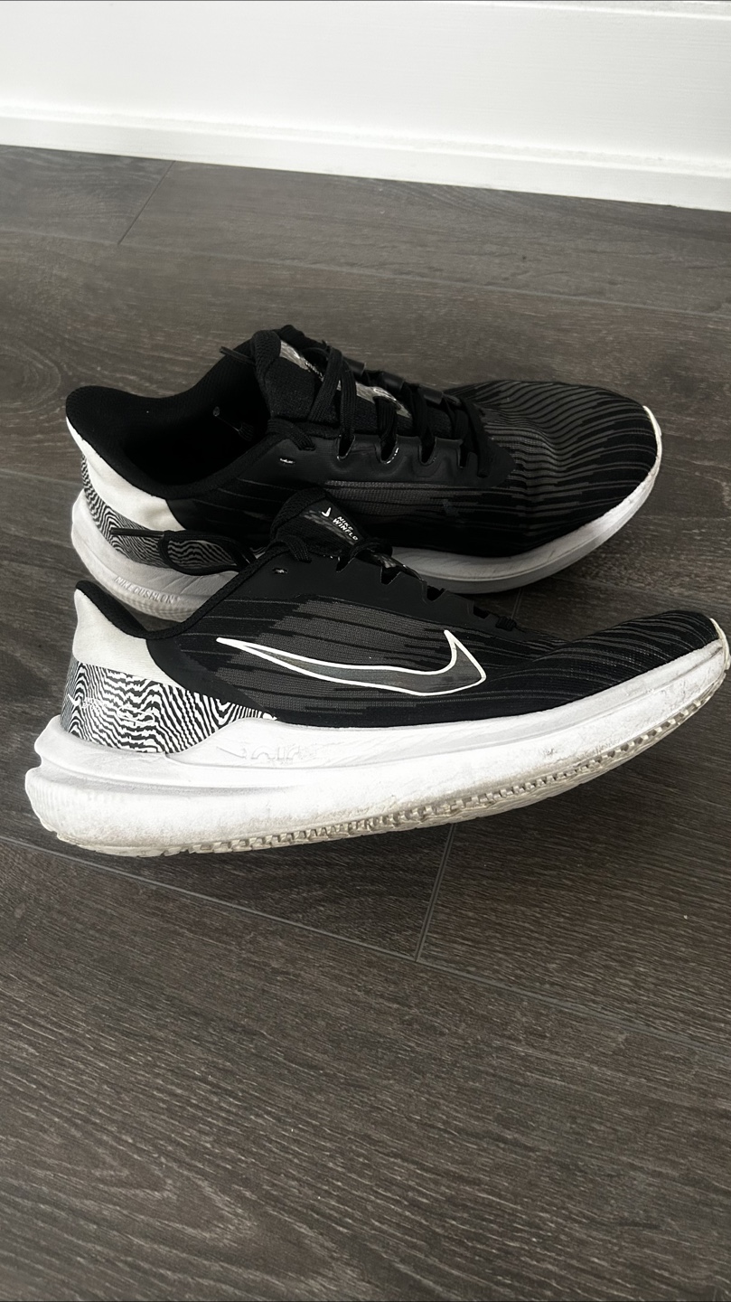 Nike women Air Winflo 9 Running Shoes 👞 size 8