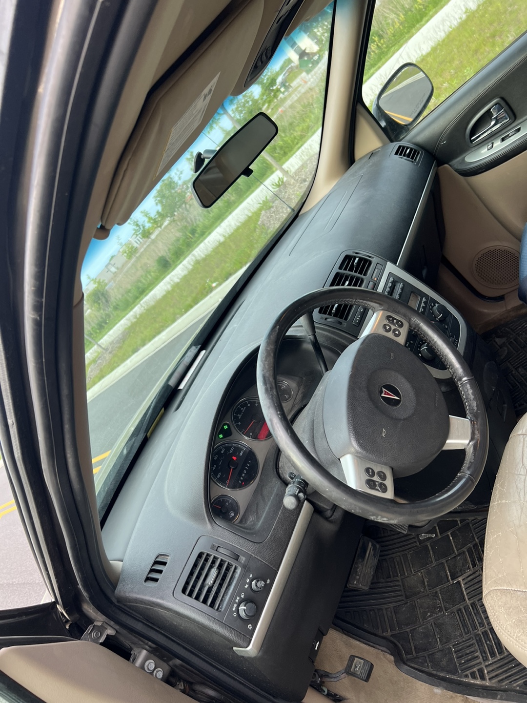 2005 Pontiac Montana SV6 Minivan - photo 2