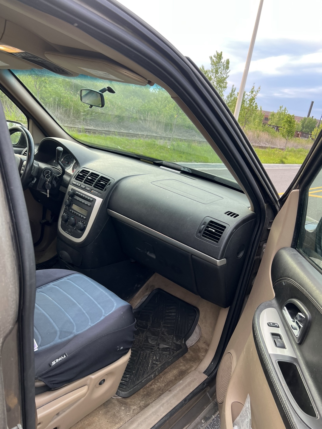 2005 Pontiac Montana SV6 Minivan - photo 3
