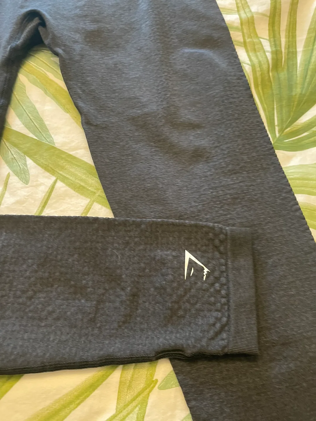 Gym shark Ladies leggings size Medium , New Condition! image indicator(2)