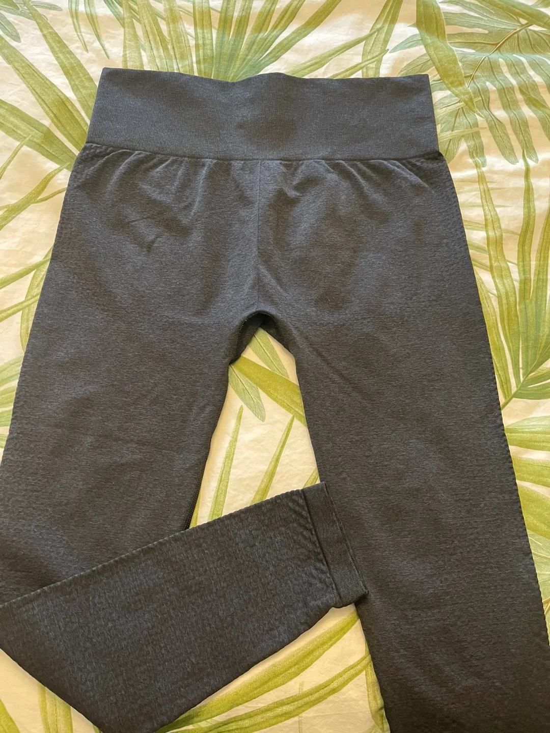 Gym shark Ladies leggings size Medium , New Condition! image indicator(3)