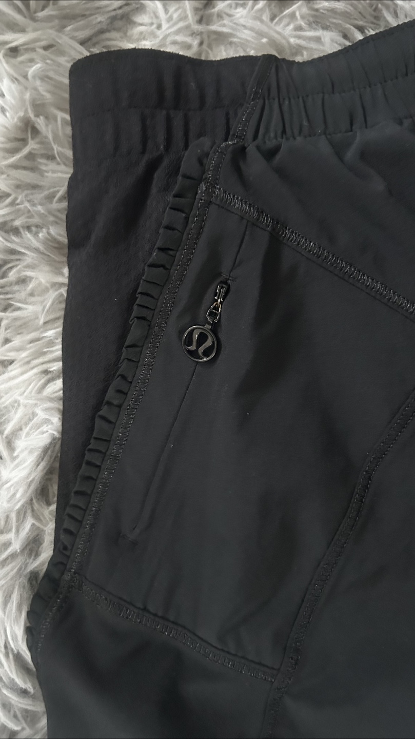 Lululemon Black Running Shorts 🩳 Size 8 - photo 4
