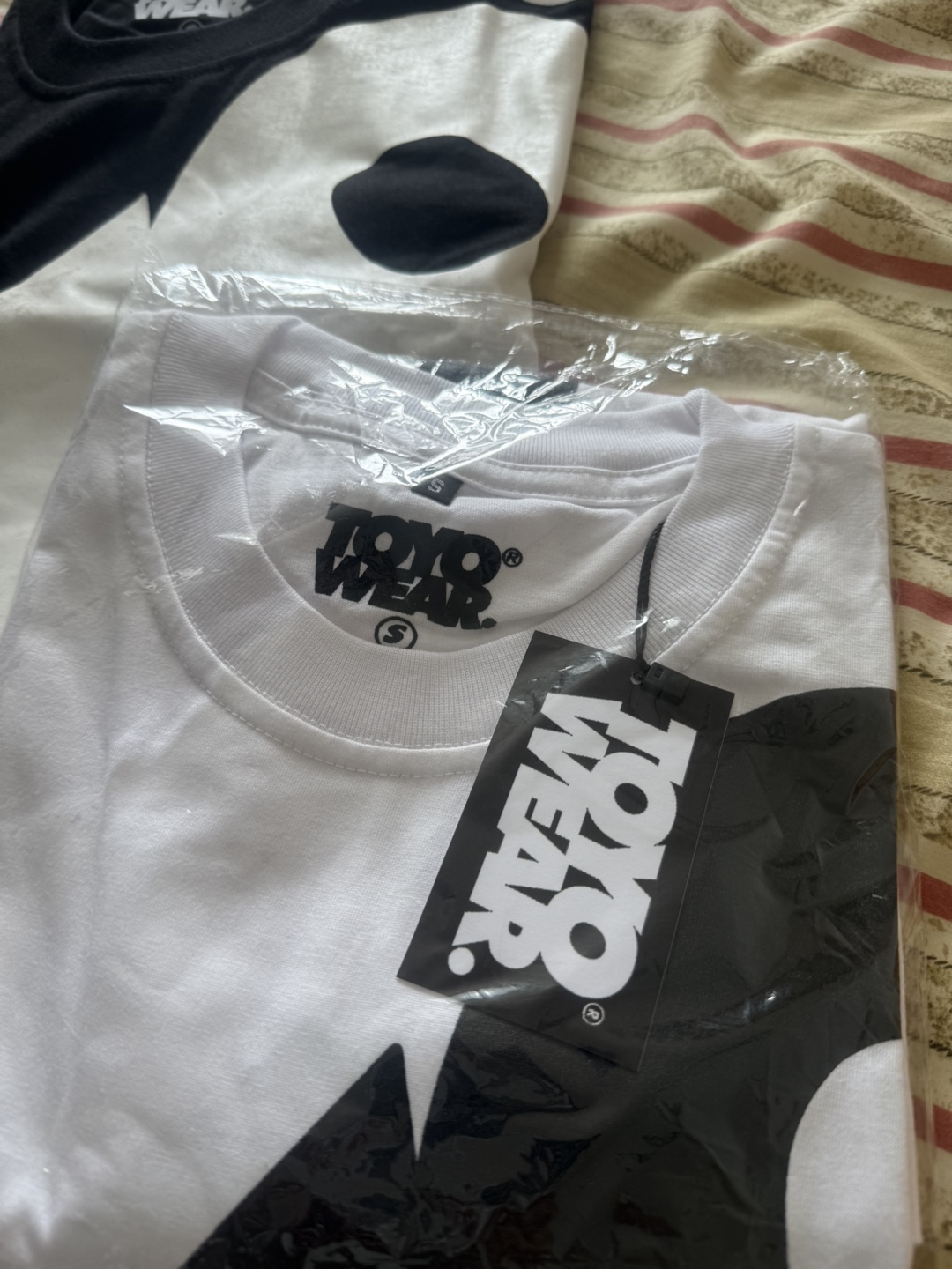 TOYO WEAR Graphic T-Shirt - Size Small