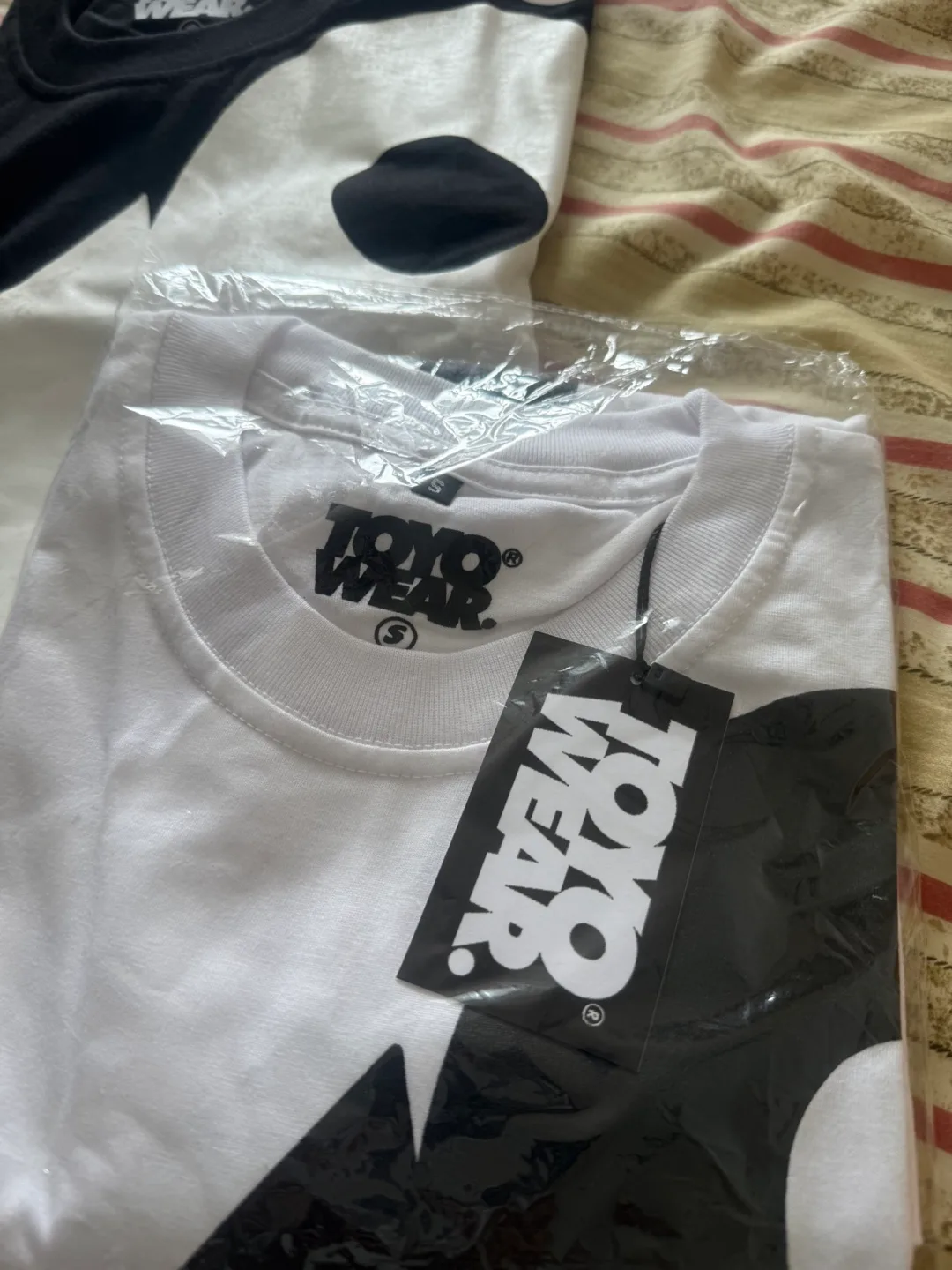TOYO WEAR Graphic T-Shirt - Size Small thumbnail