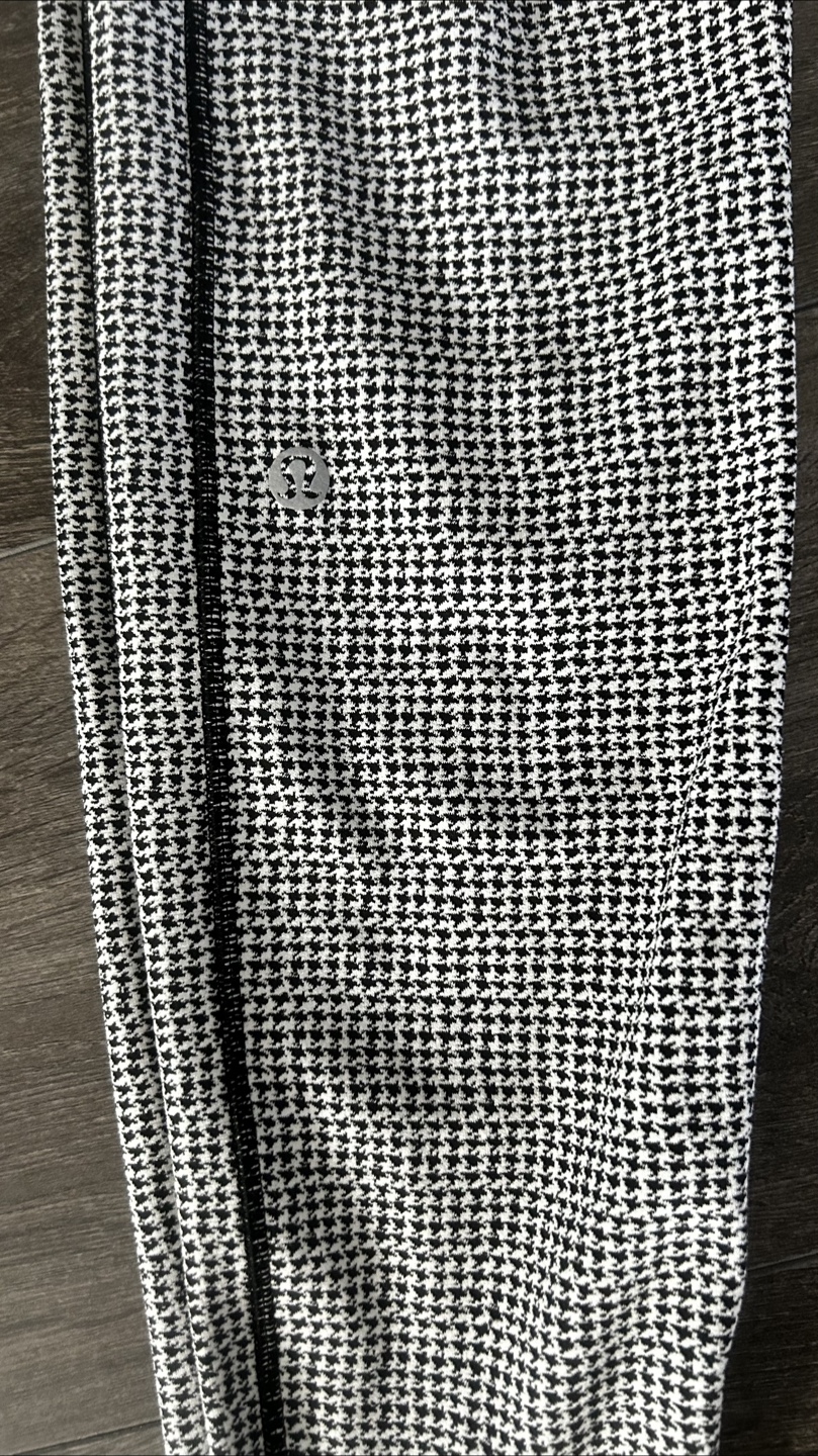 Lululemon Black and White Leggings - photo 4