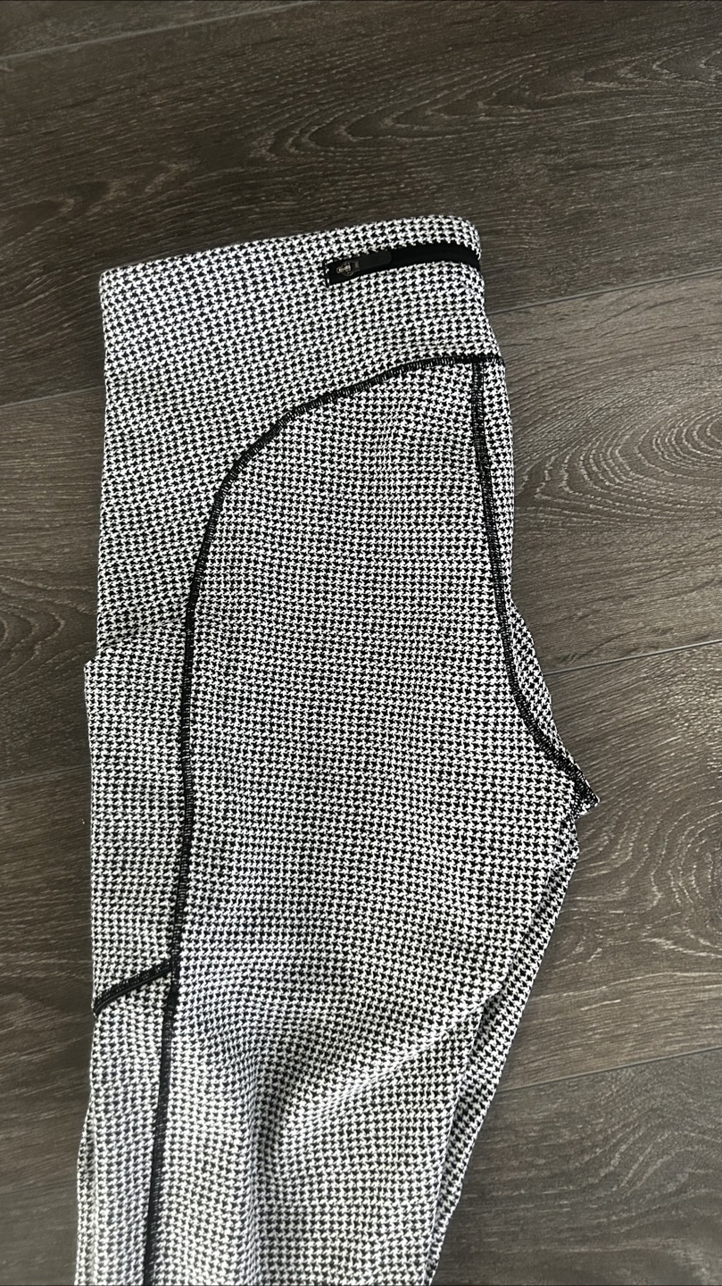 Lululemon Black and White Leggings - photo 3