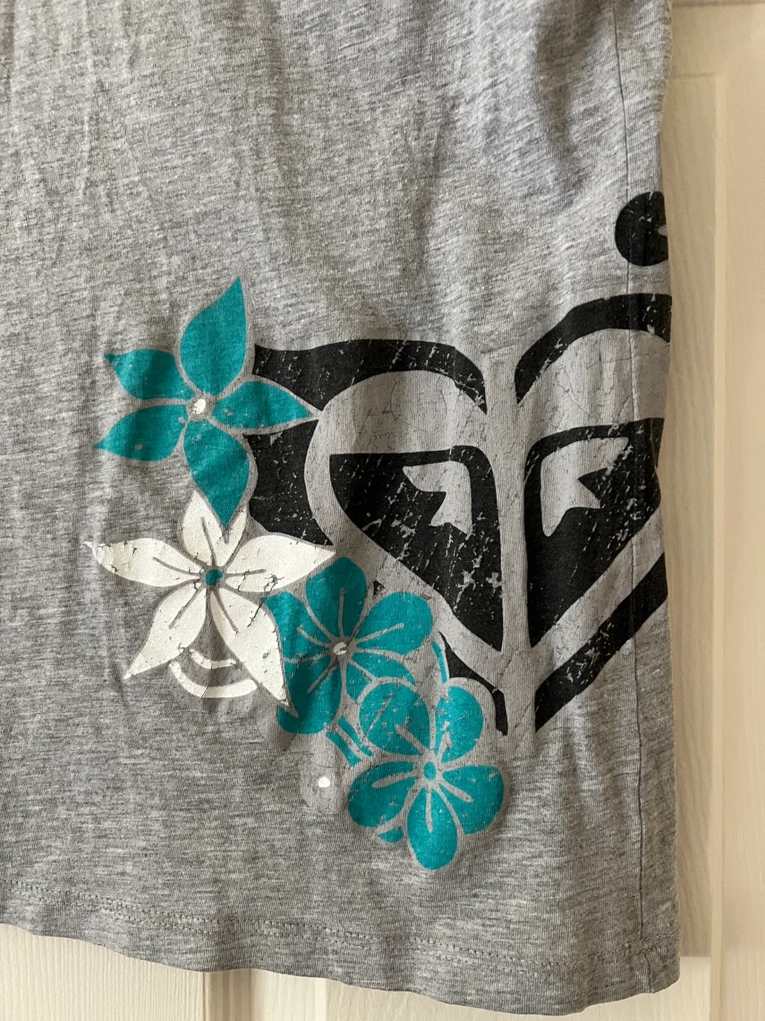 ROXY Paradise Grey V-Neck T-Shirt Medium image indicator(2)