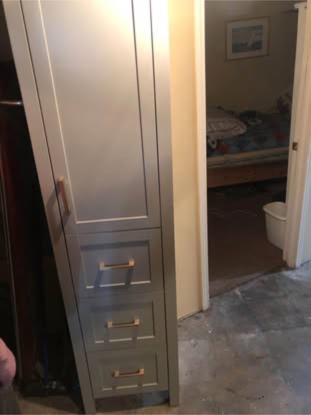 Amanda side column linen tower