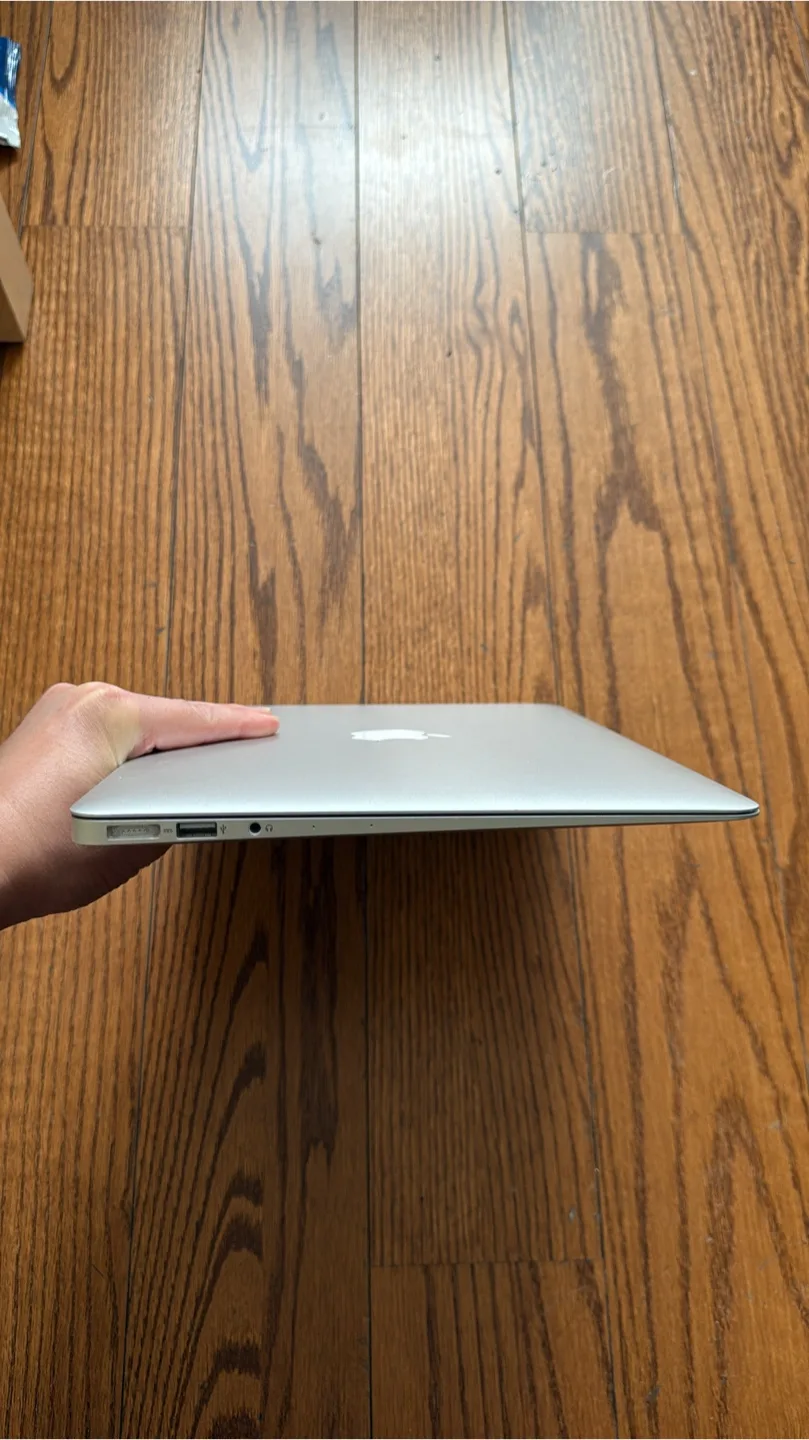 MacBook Air 13” 2017/4GB RAM/128GB SSDFully Functional image indicator(6)