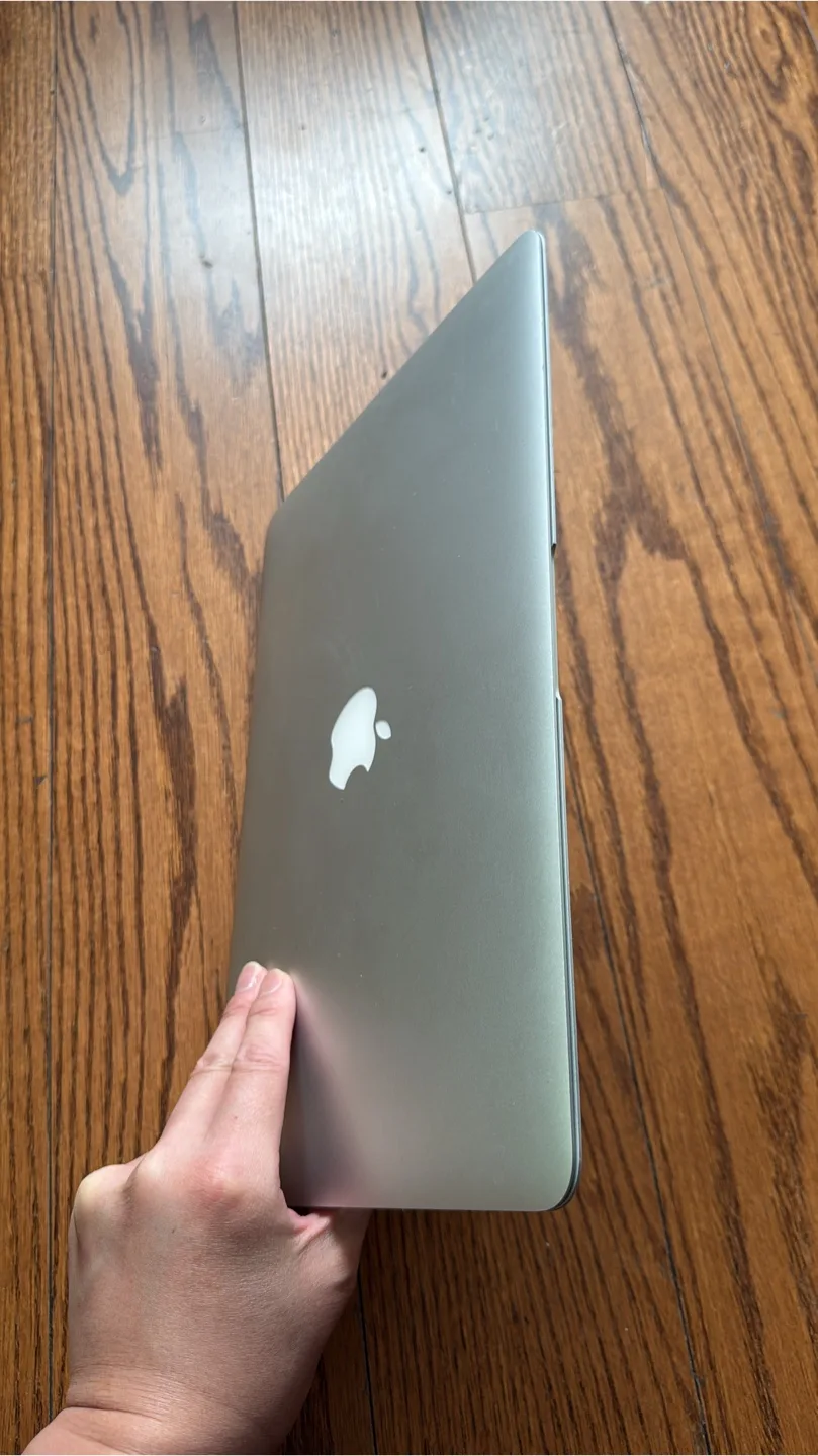 MacBook Air 13” 2017/4GB RAM/128GB SSDFully Functional image indicator(8)