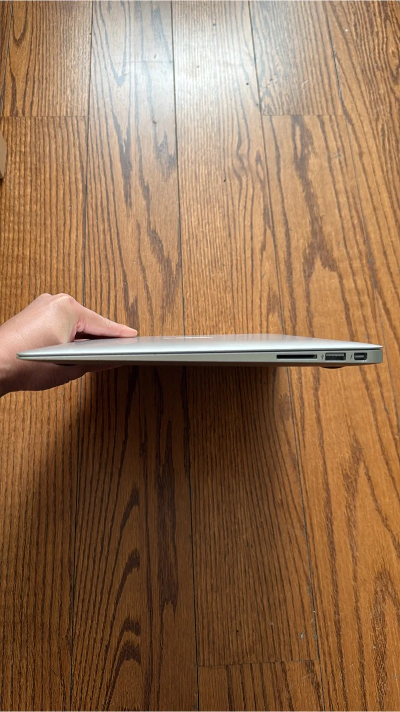 MacBook Air 13” 2017/4GB RAM/128GB SSDFully Functional image indicator(7)