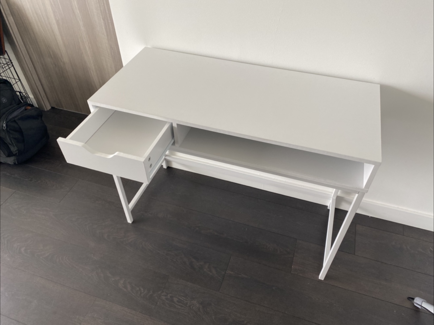 White Desk and Chair - photo 3