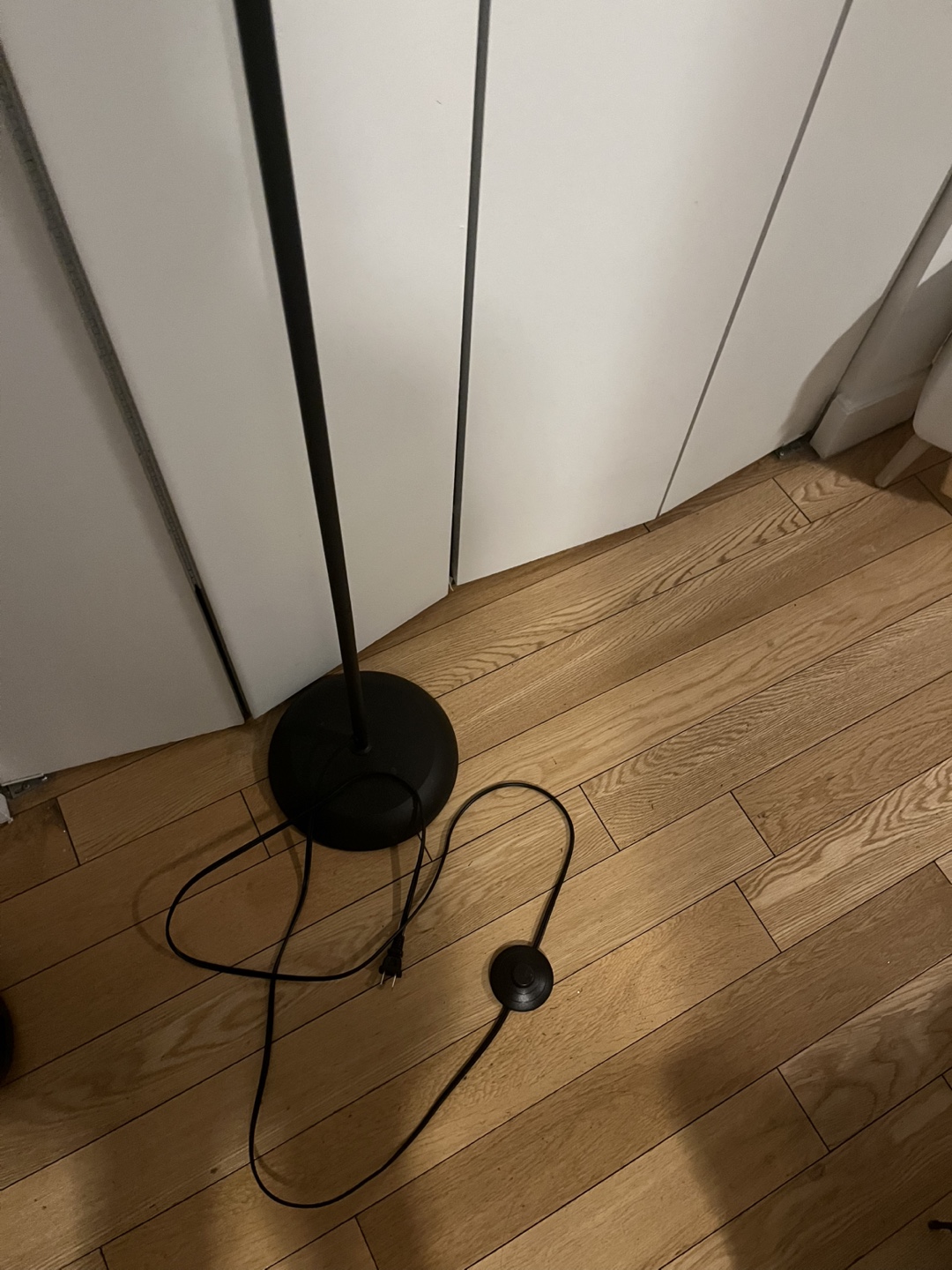 Black Arc Floor Lamp with Foot Pedal - photo 3