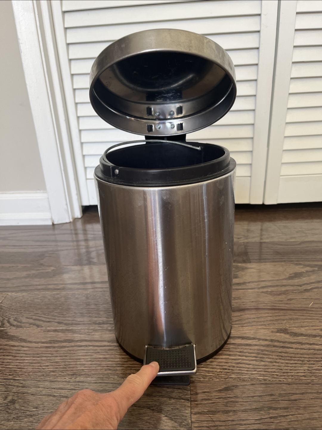 10”H Stainless Steel Step Trash Can with Removable Inner Bucket - photo 2