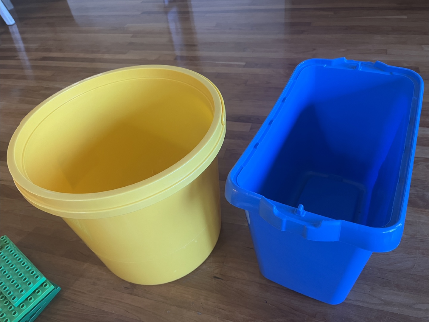 Large Block Lot with 2 Storage Bins - photo 2