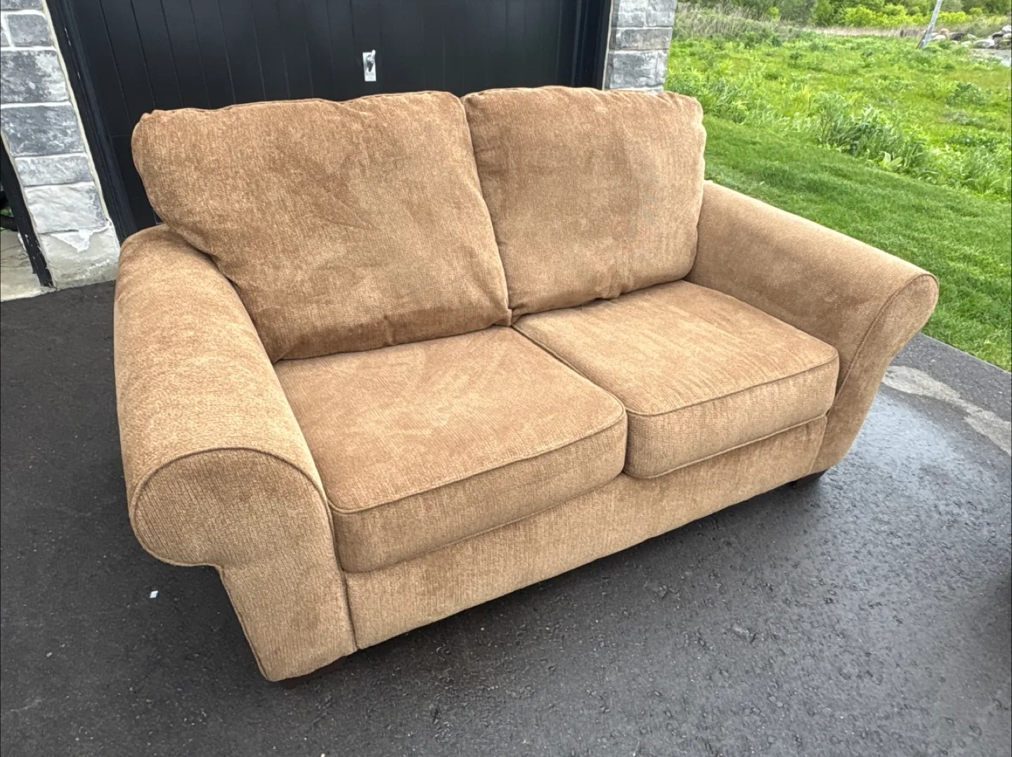 FREE DELIVERY🚚✅• BROWN COZY LOVE SEAT / 2 SEATER / COUCH / SOFA thumbnail
