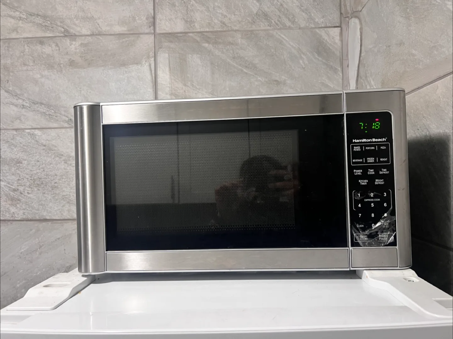 MOVING OUT SALE! Everything Must Go! Hamilton Beach Microwave image indicator(2)