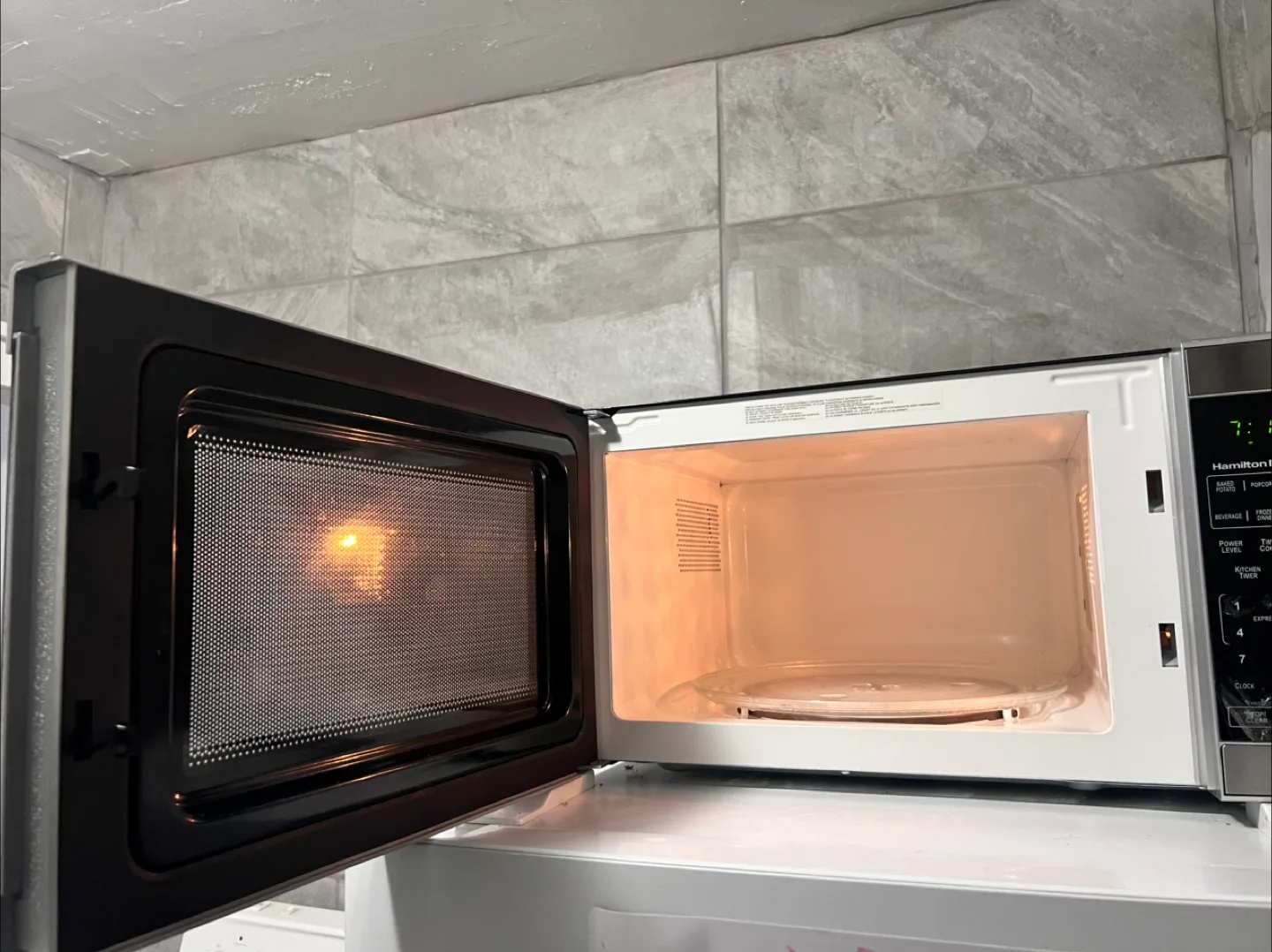 MOVING OUT SALE! Everything Must Go! Hamilton Beach Microwave image indicator(4)