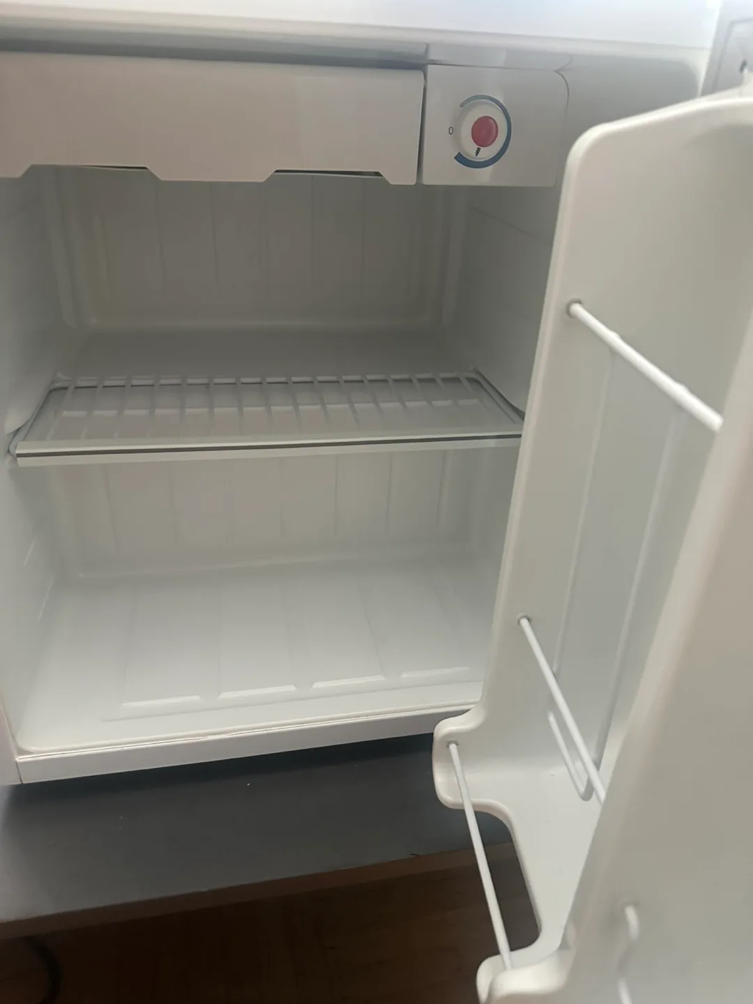 Danby Mini Fridge image indicator(2)