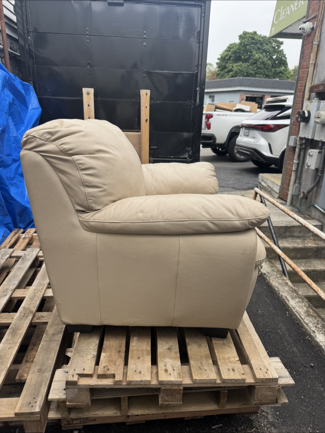 Beige Leather Armchair - photo 3