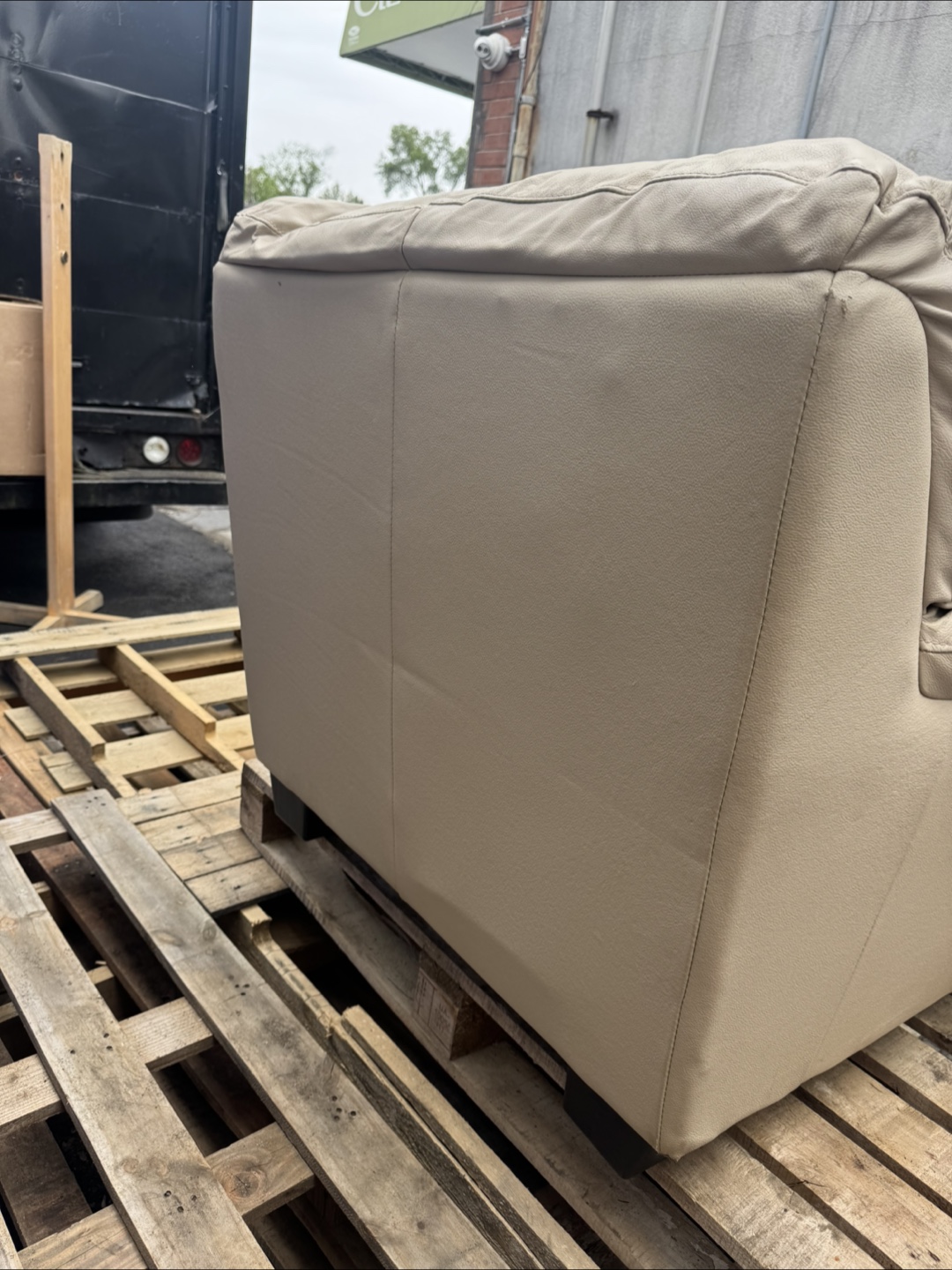 Beige Leather Armchair - photo 4