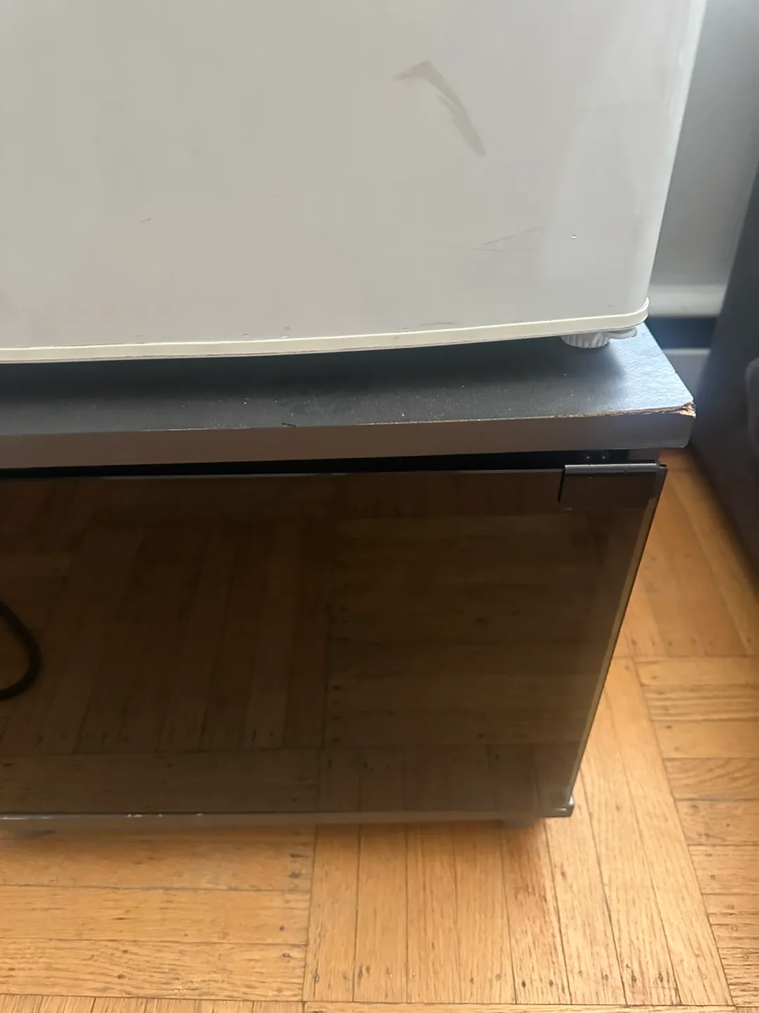 Cabinet with glass door and on wheels image indicator(3)