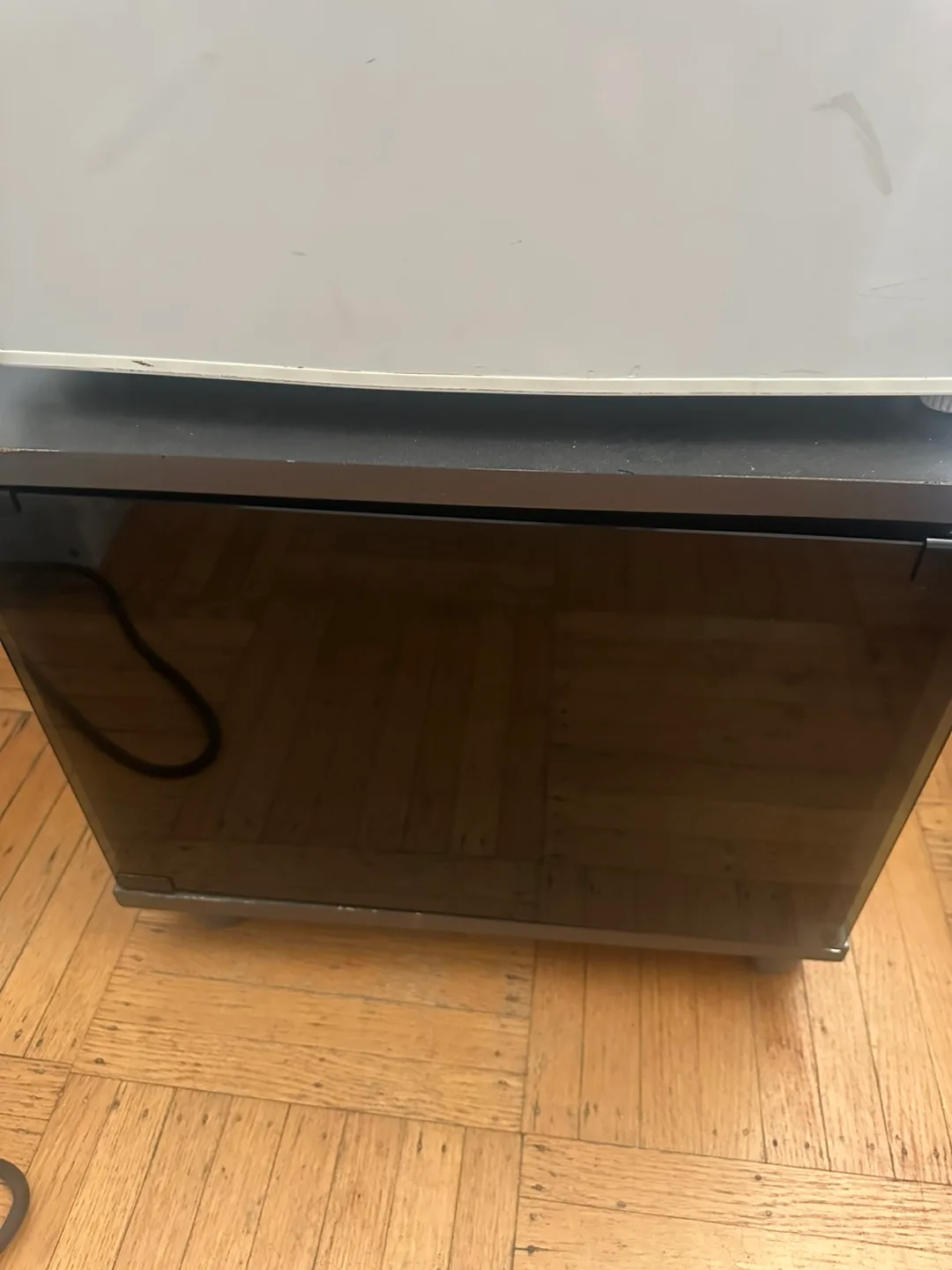 Cabinet with glass door and on wheels image indicator(2)