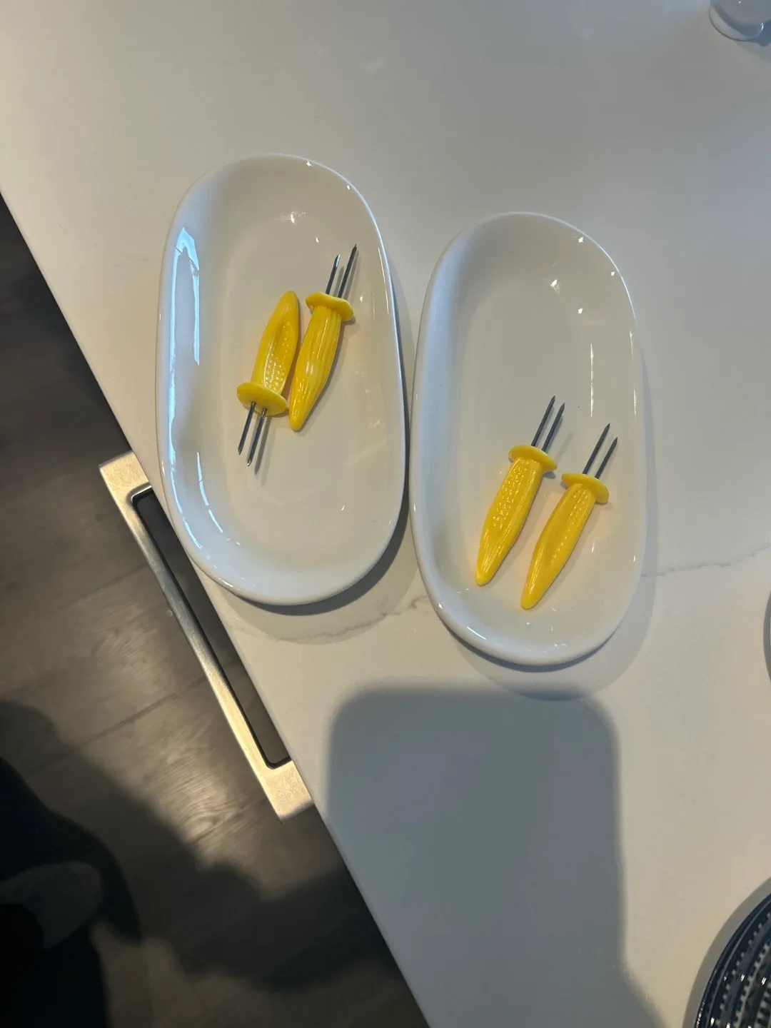 Four Corn on the Cob Holders with Two Serving Dishes thumbnail