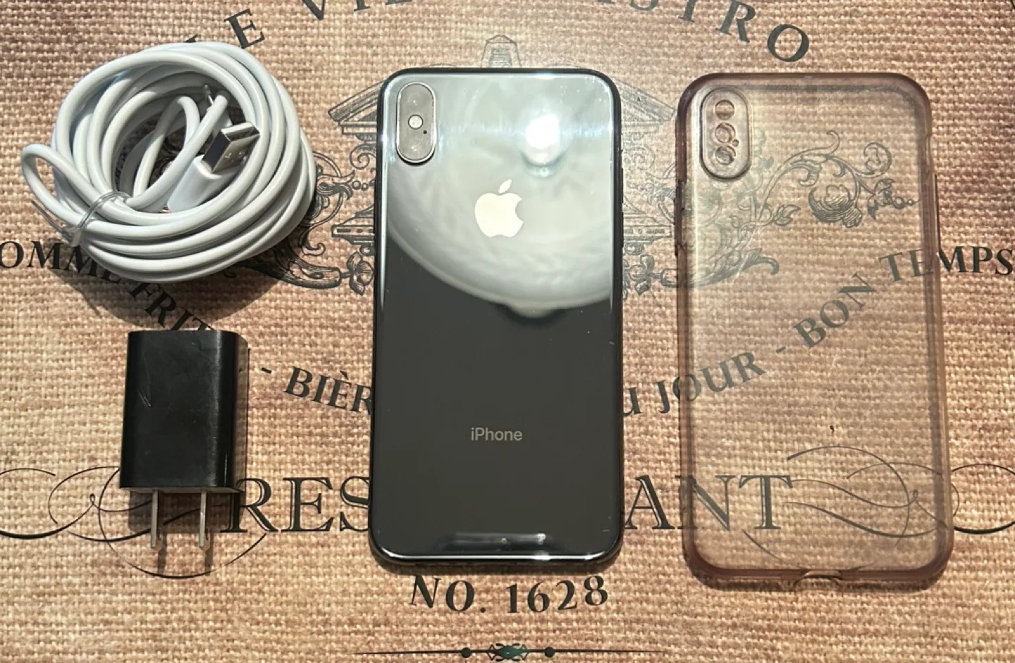 (100%) iPhone X 64GB-Great+Accessories. thumbnail