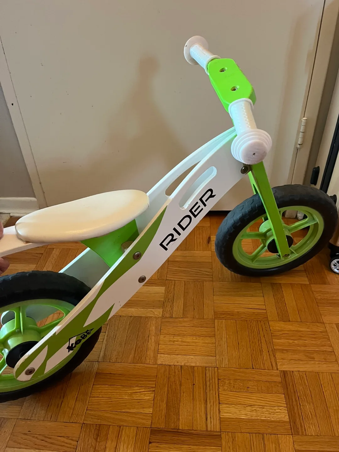 Kids Wooden Balance Bike image indicator(2)