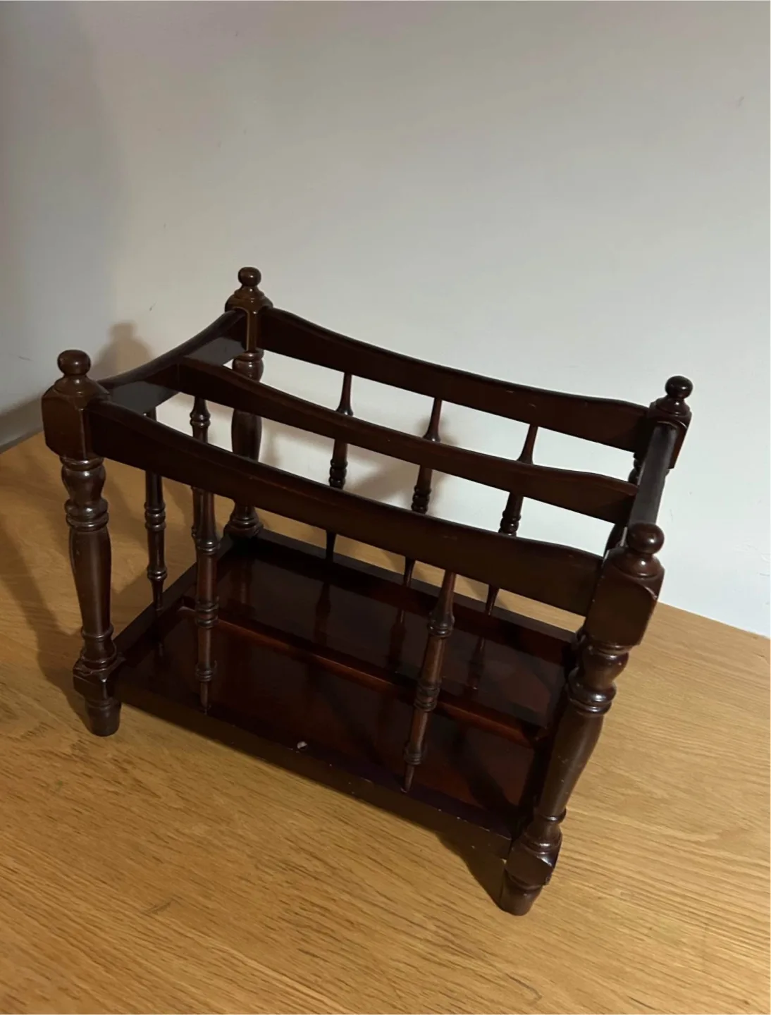 Hudsons Bay Wooden Magazine/Newspaper At Home Holder image indicator(3)